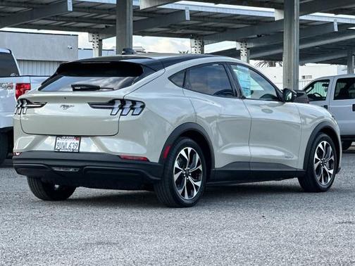 2025 Ford Mustang Mach-E SELECT