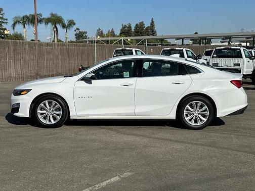 Summit White 2025 Chevrolet Malibu LT W/1LT