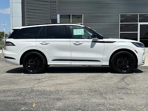 PRISTINE WHITE MET 3C 2025 Lincoln Aviator RESERVE