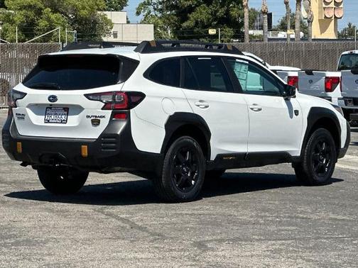 Crystal White Pearl 2024 Subaru Outback WILDERNESS