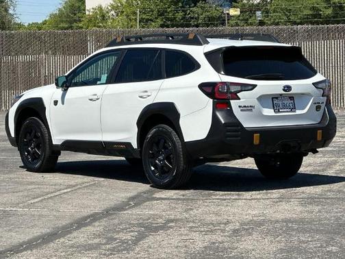 Crystal White Pearl 2024 Subaru Outback WILDERNESS