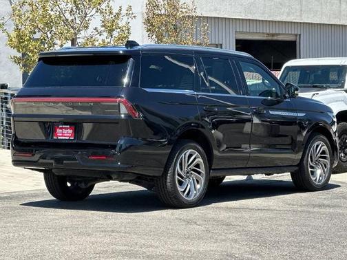 INFINITE BLACK MET CC 2025 Lincoln Navigator RESERVE