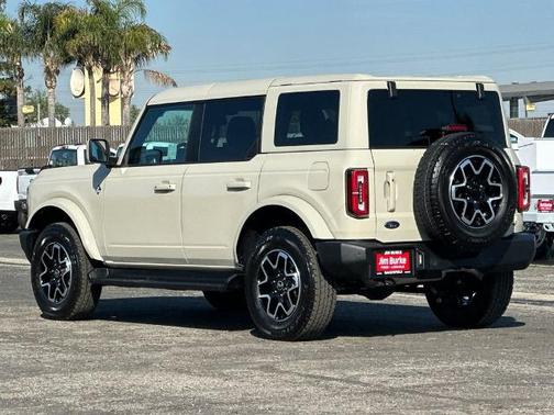 DESERT SAND 2025 Ford Bronco OUTER BANKS