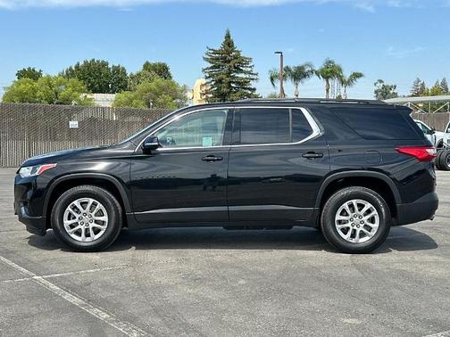 Mosaic Black 2020 Chevrolet Traverse LT W/1LT