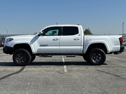 Ice 2023 Toyota Tacoma