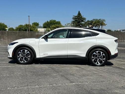 STAR WHITE MET TRI-COAT 2025 Ford Mustang Mach-E SELECT