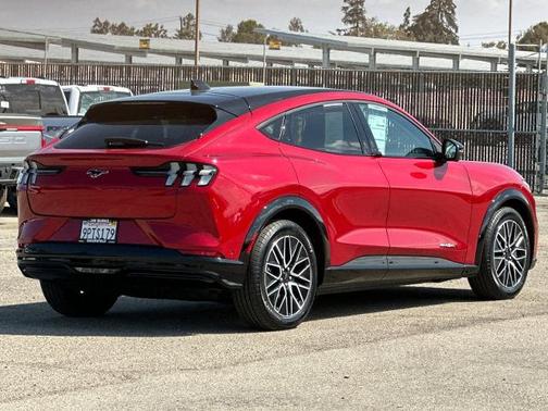 2024 Ford Mustang Mach-E PREMIUM
