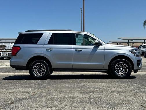 ICONIC SILVER METALLIC 2022 Ford Expedition XLT