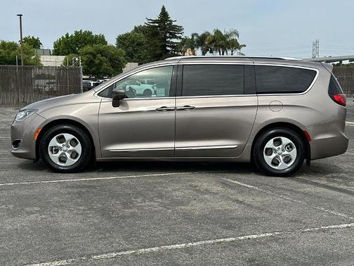 2017 Chrysler Pacifica TOURING-L PLUS