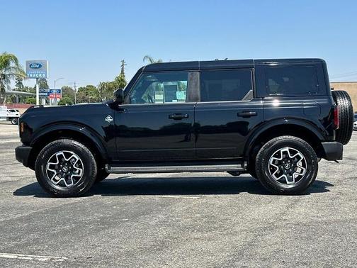 SHADOW BLACK 2025 Ford Bronco OUTER BANKS