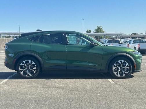 2024 Ford Mustang Mach-E SELECT