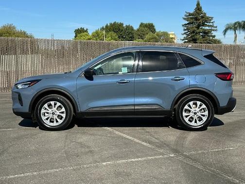 VAPOR BLUE METALLIC 2025 Ford Escape ACTIVE