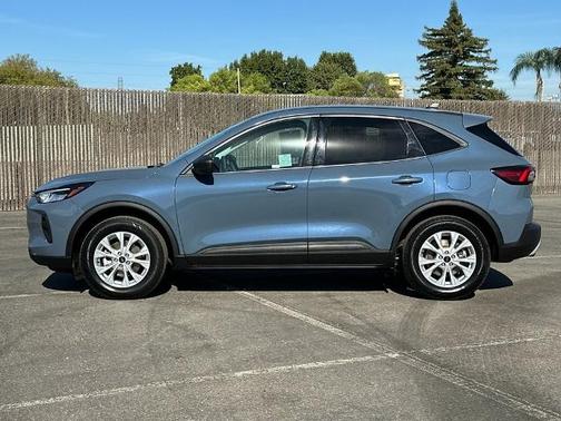 VAPOR BLUE METALLIC 2025 Ford Escape ACTIVE