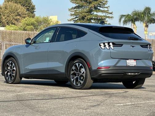 2024 Ford Mustang Mach-E SELECT