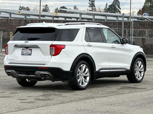 2022 Ford Explorer PLATINUM