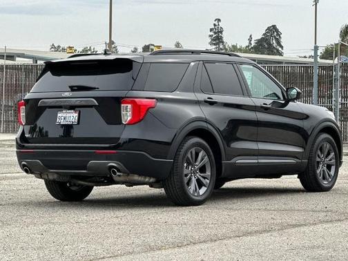 AGATE BLACK METALLIC 2023 Ford Explorer XLT