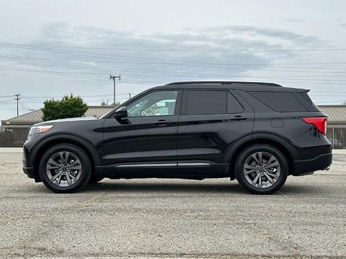 AGATE BLACK METALLIC 2023 Ford Explorer XLT