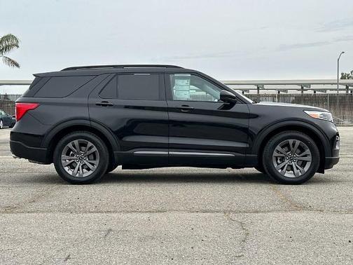 AGATE BLACK METALLIC 2023 Ford Explorer XLT