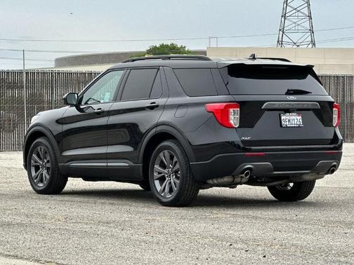AGATE BLACK METALLIC 2023 Ford Explorer XLT