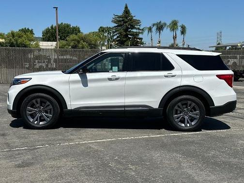 STAR WHITE MET TRI-COAT 2023 Ford Explorer XLT