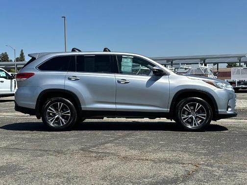 Silver 2019 Toyota Highlander