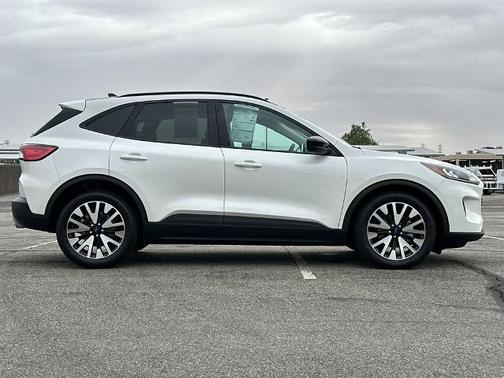 STAR WHITE METALLIC TRI-COA 2020 Ford Escape SE SPORT