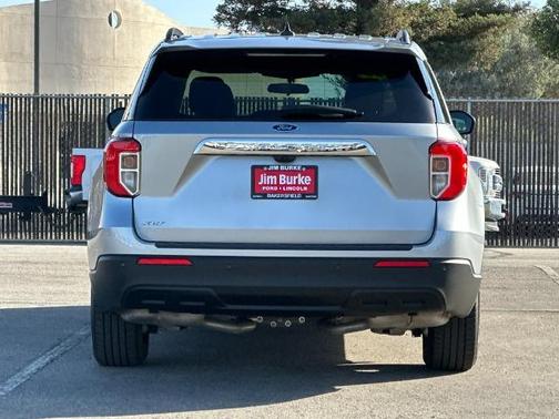 ICONIC SILVER METALLIC 2023 Ford Explorer XLT