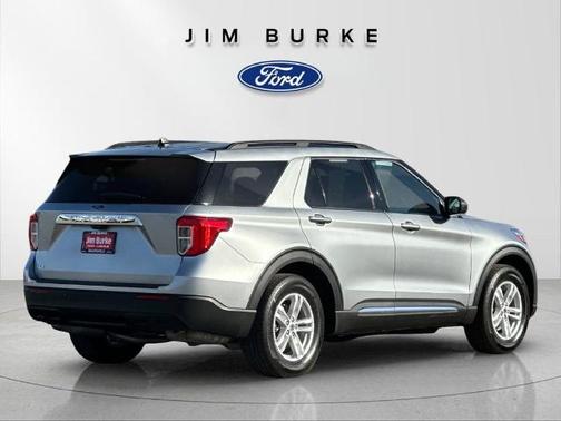 ICONIC SILVER METALLIC 2023 Ford Explorer XLT