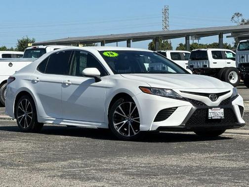 Super White 2018 Toyota Camry