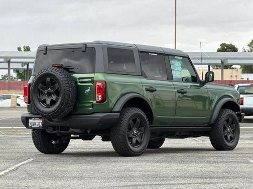 ERUPTION GREEN METALLIC 2022 Ford Bronco