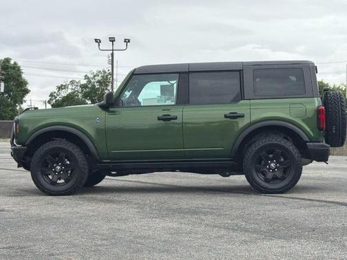 ERUPTION GREEN METALLIC 2022 Ford Bronco