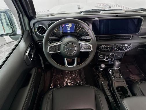 2024 Jeep Wrangler 4-Door Sahara 4x4