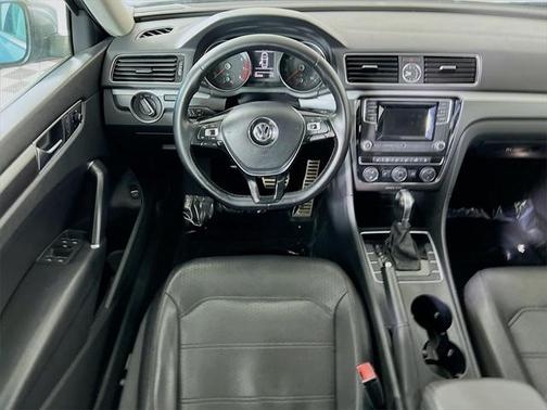 2016 Volkswagen Passat 1.8T R-Line