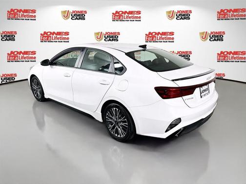 Snow White Pearl 2022 Kia Forte GT-Line