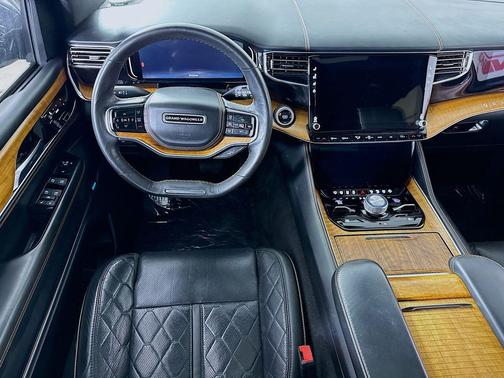 Diamond Black Crystal Pearlcoat 2022 Jeep Grand Wagoneer Series III 4x4