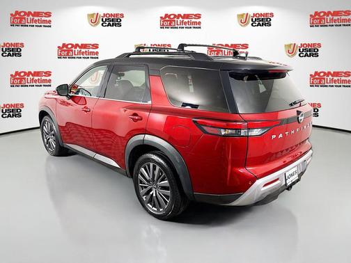 2023 Nissan Pathfinder SL 4WD