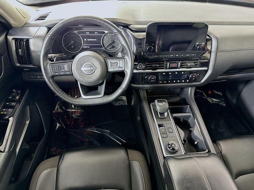 2023 Nissan Pathfinder SL 4WD