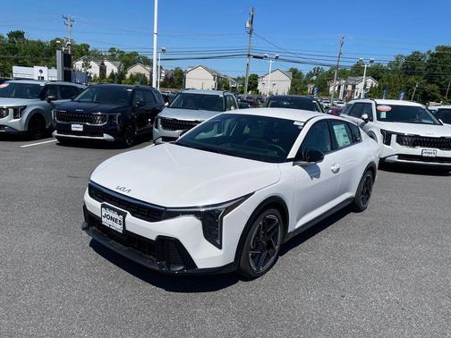 Snow White Pearl 2026 Kia K4 GT-Line