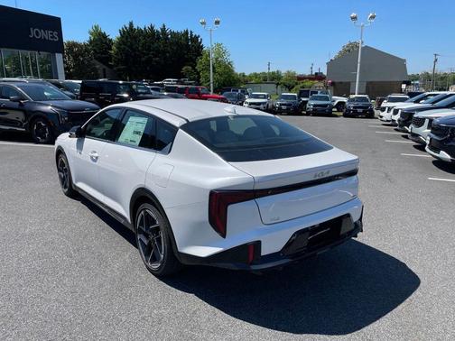 Snow White Pearl 2026 Kia K4 GT-Line