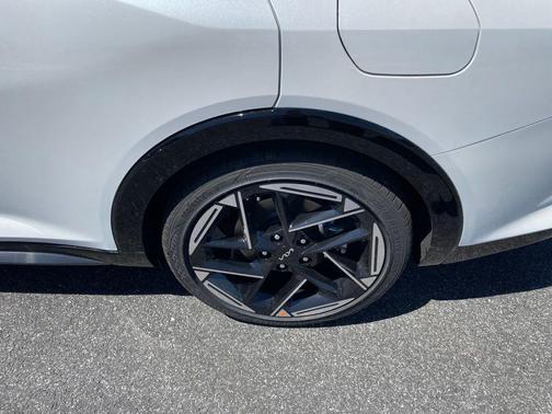 Snow White Pearl 2026 Kia K4 GT-Line