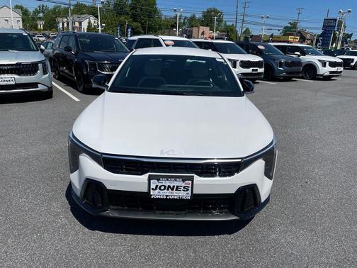 Snow White Pearl 2026 Kia K4 GT-Line