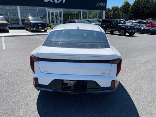 Snow White Pearl 2026 Kia K4 GT-Line