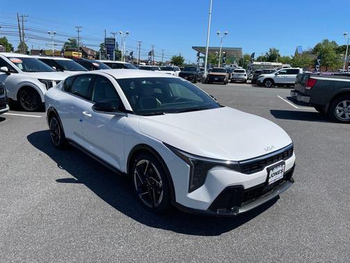 Snow White Pearl 2026 Kia K4 GT-Line