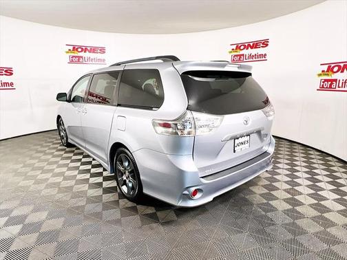 2016 Toyota Sienna SE