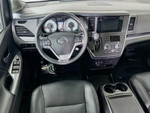 2016 Toyota Sienna SE