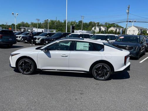 Snow White Pearl 2026 Kia K4 GT-Line