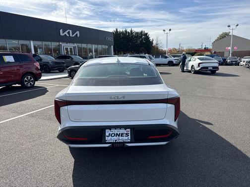 2025 Kia K4 LXS
