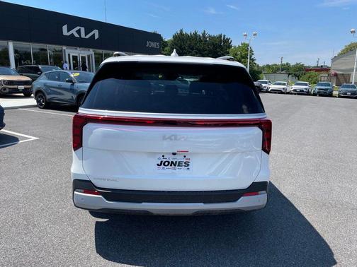 Snow White Pearl 2026 Kia Carnival EX