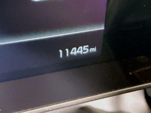 Glacial White Pearl 2024 Kia Sportage X-Line