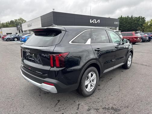 2025 Kia Sorento LX